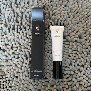 Younique Touch Glorious hydrating face primer